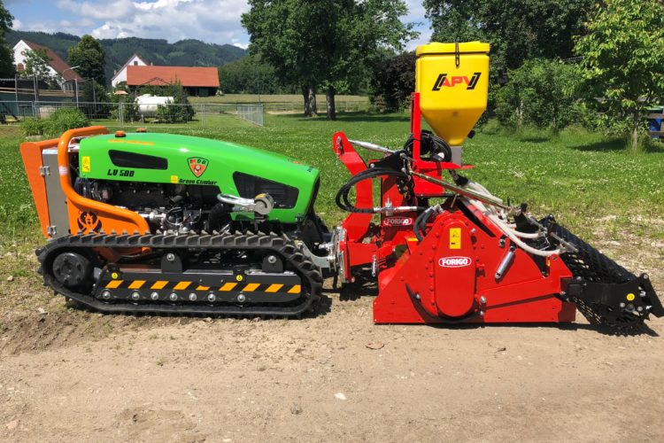 FORIGO G25 Umkehrfräse mit APV Sämaschine auf Green Climber LV500